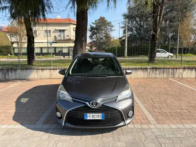 Begagnad Toyota Yaris Cool 69 HK (50 kW) 2016 Grå Sedan