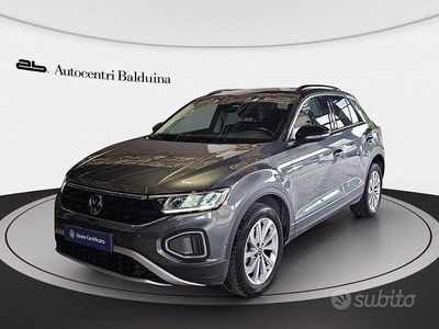 Usata VW T-Roc Life 110 CV (80 kW) 2022 Grigio indyum/tetto nero SUV