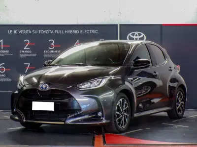 Usata Toyota Yaris Hybrid Lounge 116 CV (85 kW) 2020 Dark grey met.  1g3 Berlina