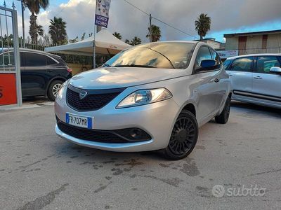 Usata Lancia Ypsilon Gold 69 CV (50 kW) 2018 Grigio Utilitaria