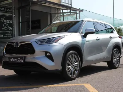 Usata Toyota Highlander Lounge 190 CV (139 kW) 2022 Argento SUV