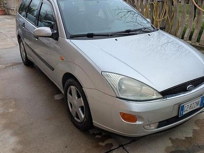 Usata Ford Focus 90 CV (66 kW) 2000 Grigio Station wagon