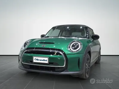 Usata Mini Cooper SE Classic 75 kW (102 CV) 2022 Verde met. Utilitaria