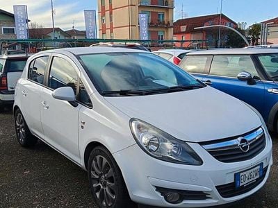 Usata Opel Corsa Edition 75 CV (55 kW) 2010 Bianco Berlina