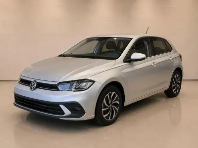 Usata VW Polo Life 95 CV (69 kW) 2023 Argento Utilitaria