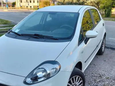 Usata Fiat Grande Punto 77 CV (56 kW) 2014 Bianco Utilitaria