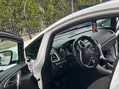 Usata Opel Astra 110 CV (80 kW) 2012 Bianco Berlina