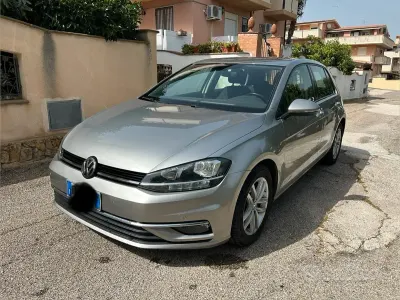 Usata VW Golf VII 110 CV (80 kW) 2019 Grigio Berlina