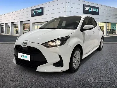 Usata Toyota Yaris Hybrid Active 116 CV (85 kW) 2025 Bianco Berlina