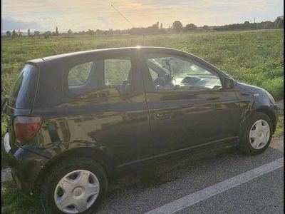 Usata 2001 Toyota Yaris Luna Berlina | 1800 € (Buon prezzo)