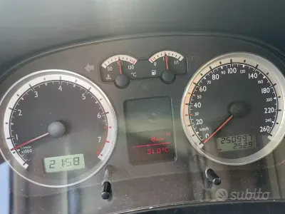 Usata VW Golf IV Highline 105 CV (77 kW) 2002 Bluazzurro Berlina