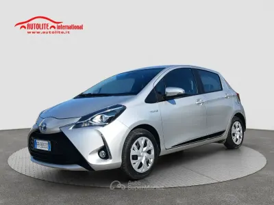 Usata Toyota Yaris Hybrid Active 73 CV (53 kW) 2018 Argento Berlina