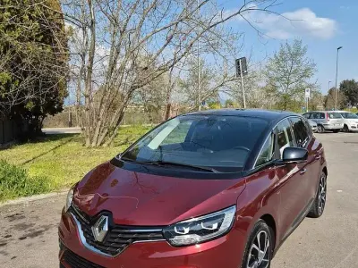 Usata Renault Scénic IV Bose Edition 110 CV (80 kW) 2018 Rosso Monovolume