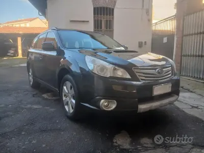 Usado Subaru Outback Exclusive+ 150 CV (110 kW) 2013 Gris Familiar
