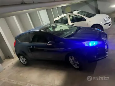 Usata Ford Fiesta 97 CV (71 kW) 2014 Bluazzurro Utilitaria
