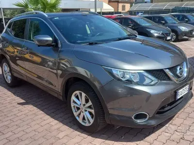Usata Nissan Qashqai N-Connecta 131 CV (96 kW) 2016 Grigio SUV