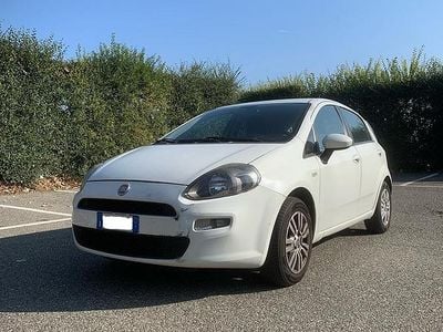 Usata Fiat Punto Lounge 77 CV (56 kW) 2012 Bianco Utilitaria