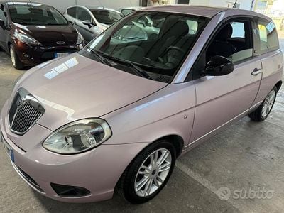 Usata Lancia Ypsilon 69 CV (50 kW) 2011 Viola Utilitaria