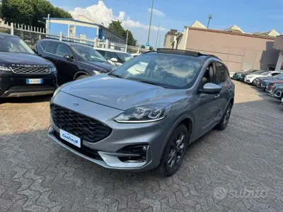 Usata Ford Kuga ST-Line 152 CV (111 kW) 2023 Grigio nardò SUV
