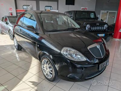 Usata Lancia Ypsilon 75 CV (55 kW) 2008 Grigio Utilitaria