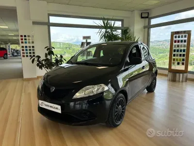 Usata Lancia Ypsilon 69 CV (50 kW) 2018 Nero Utilitaria