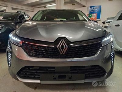 Usata Renault Clio V Evolution 101 CV (74 kW) 2024 Grigio metallizzato Berlina