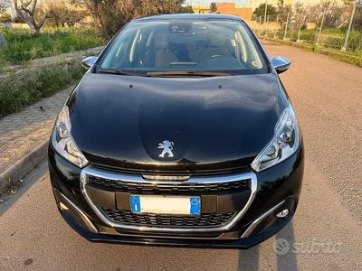 Usata Peugeot 208 Signature Sky 83 CV (61 kW) 2019 Nero Utilitaria