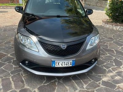Usata Lancia Ypsilon 95 CV (69 kW) 2014 Grigio Utilitaria
