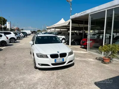 Usata BMW 318 143 CV (105 kW) 2011 Bianco Station wagon