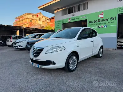 Begagnad Lancia Ypsilon Silver 69 HK (50 kW) 2013 Vit Halvkombi