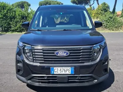 Usata Ford Courier Titanium 125 CV (91 kW) 2025 Nero Monovolume