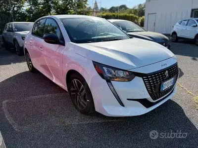 Usata Peugeot 208 Allure 101 CV (74 kW) 2023 Bianco Utilitaria