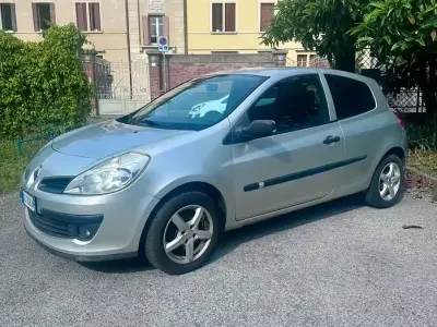 Usata Renault Clio III 98 CV (72 kW) 2006 Grigio Berlina