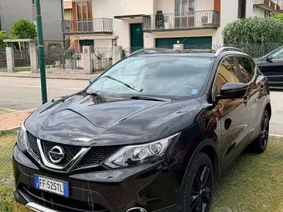 Usata Nissan Qashqai 131 CV (96 kW) 2016 Nero SUV