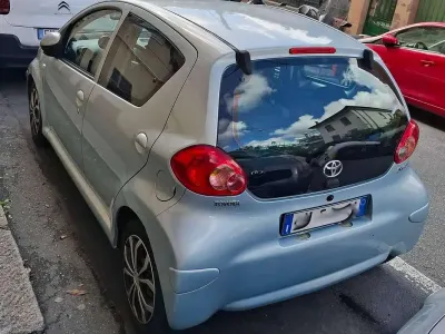 Usado Toyota Aygo 68 HP (50 kW) 2008 Azul Citadino