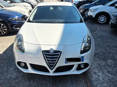 Usata Alfa Romeo Giulietta Distinctive 120 CV (88 kW) 2014 Bianco Utilitaria