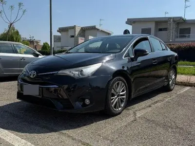 Usata Toyota Avensis 126 CV (92 kW) 2017 Nero Berlina