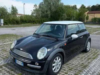 Usata Mini Cooper 116 CV (85 kW) 2002 Nero Utilitaria