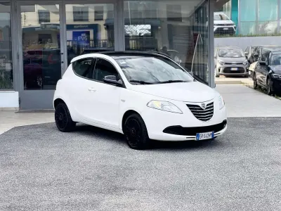 Usata Lancia Ypsilon 69 CV (50 kW) 2013 Bianco Utilitaria
