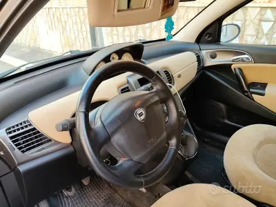 Usata Lancia Ypsilon 69 CV (50 kW) 2006 Nero Utilitaria