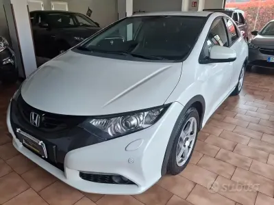 Usata Honda Civic Comfort 120 CV (88 kW) 2013 Bianco Berlina