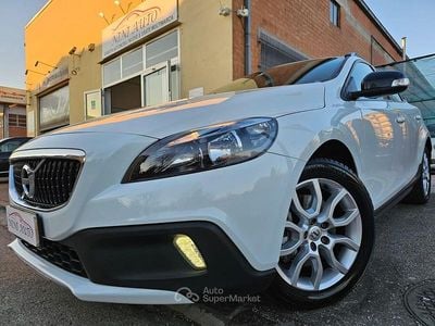 Usata Volvo V40 CC Momentum 120 CV (88 kW) 2017 Bianco Station wagon