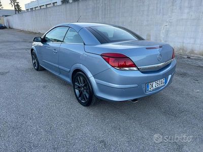 Usata Opel Astra Cabriolet 180 CV (132 kW) 2007 Blu Cabrio