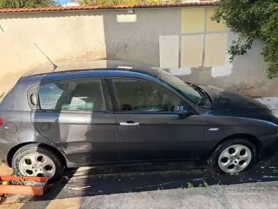 Usata Alfa Romeo 147 116 CV (85 kW) 2007 Grigio Utilitaria