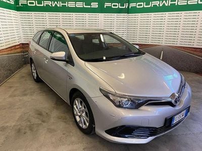 Begagnad Toyota Auris Hybrid 99 HK (72 kW) 2016 Grå Kombi
