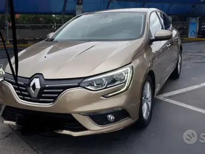 Usata Renault Mégane IV 90 CV (66 kW) 2017 Giallo Berlina