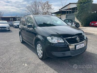 Nero Usata 2009 VW Touran Highline Monovolume | 5500 € (Buon prezzo)