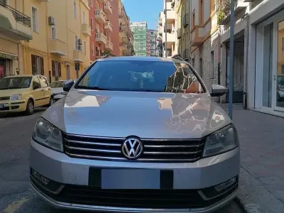 Usata VW Passat 105 CV (77 kW) 2012 Grigio Station wagon