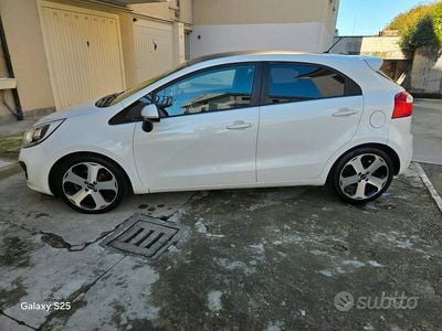 Usata Kia Rio 90 CV (66 kW) 2015 Bianco Utilitaria