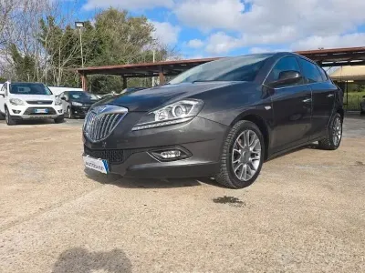 Usata Lancia Delta 120 CV (88 kW) 2010 Grigio Utilitaria
